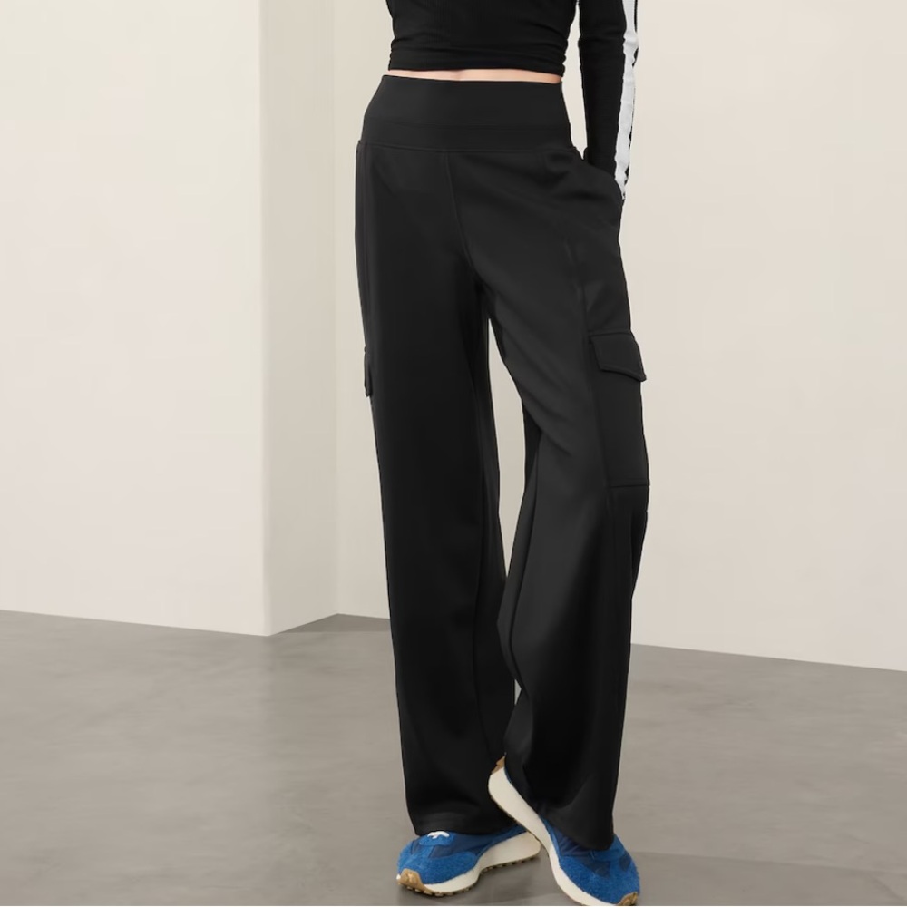 Athleta Women's Black Venice Cargo Pants Petite M